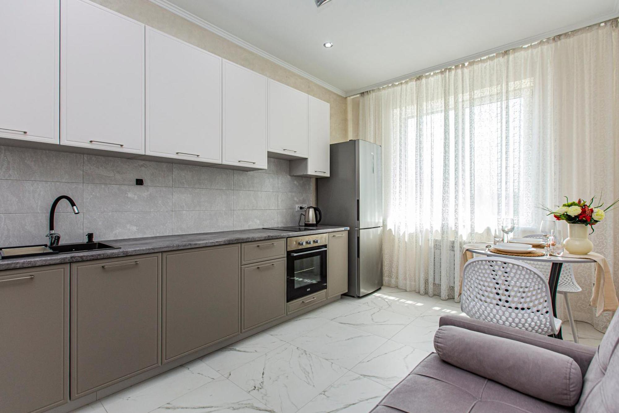 2 Room Apartment In The Center الماتي المظهر الخارجي الصورة