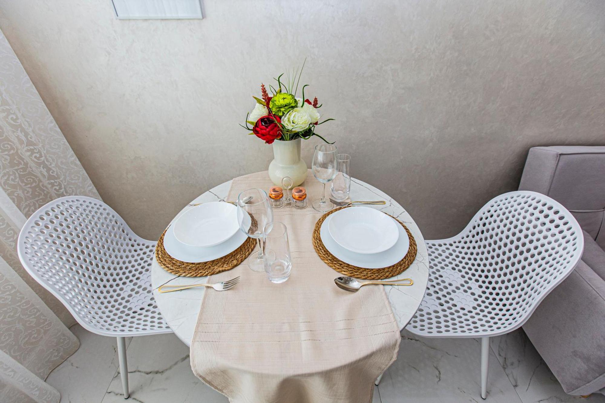 2 Room Apartment In The Center الماتي المظهر الخارجي الصورة